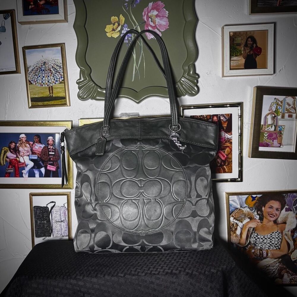 Coach Laura Signature Large Tote (Style No. E1220-F19440)